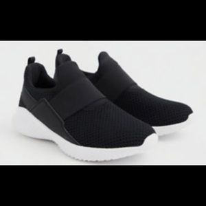 Torrid Elastic Band Sneakers size 11